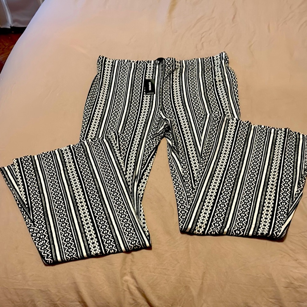 Chic Geometric Patterned Pants